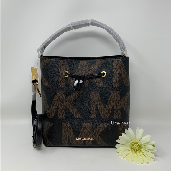 Michael Kors Suri Large Bucket Messenger & Wallet - Picture 10 of 16